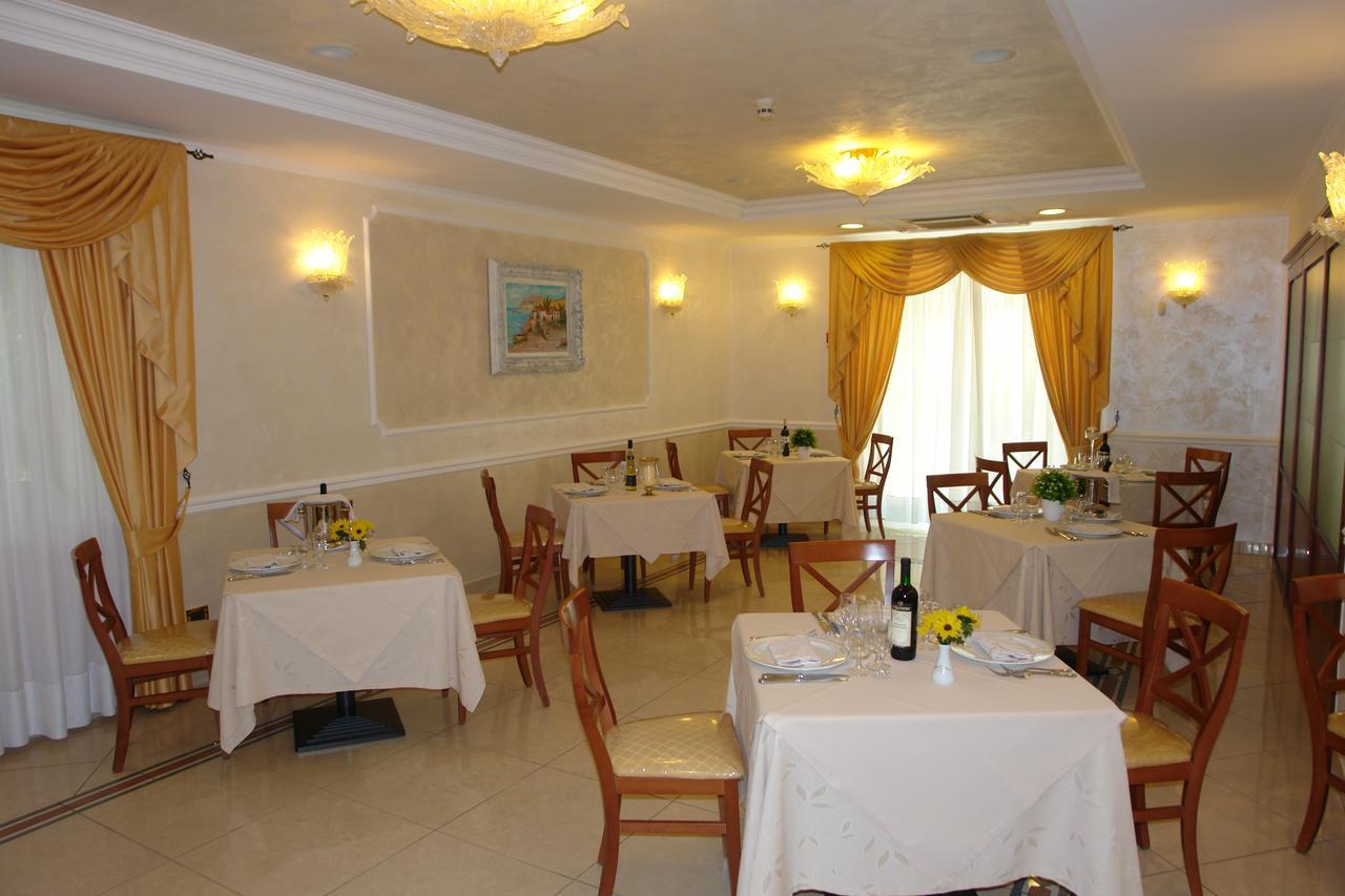 Hotel Di Cosmo San Giovanni Rotondo Exterior foto