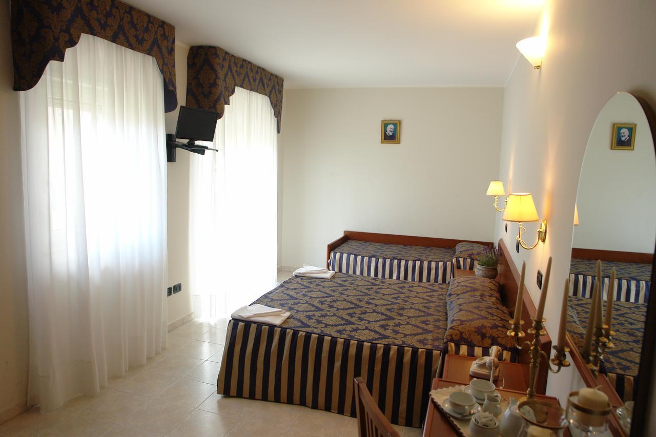 Hotel Di Cosmo San Giovanni Rotondo Exterior foto